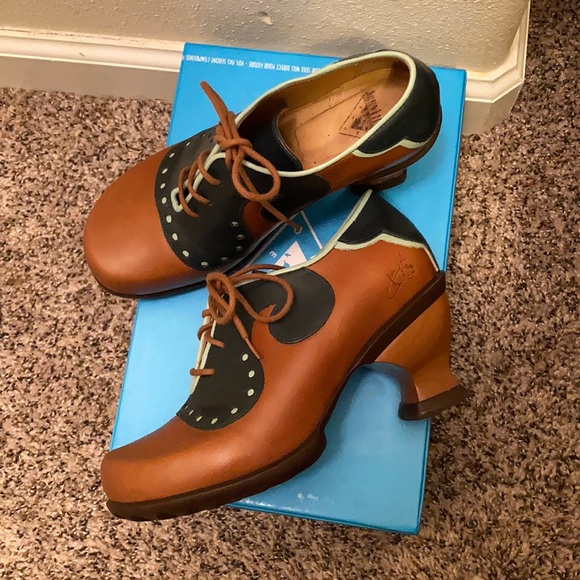 John Fluevog Viv. - Picture 2 of 3